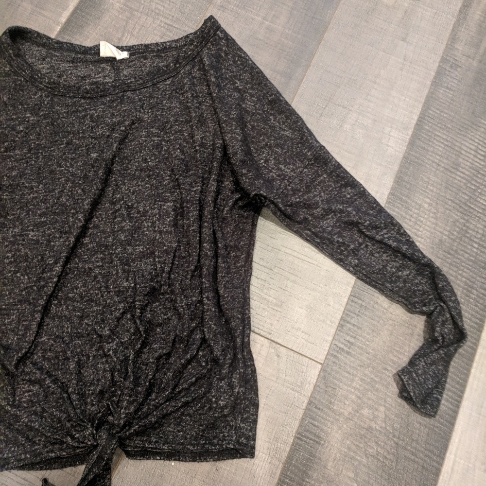 Grey old navy tie shirt